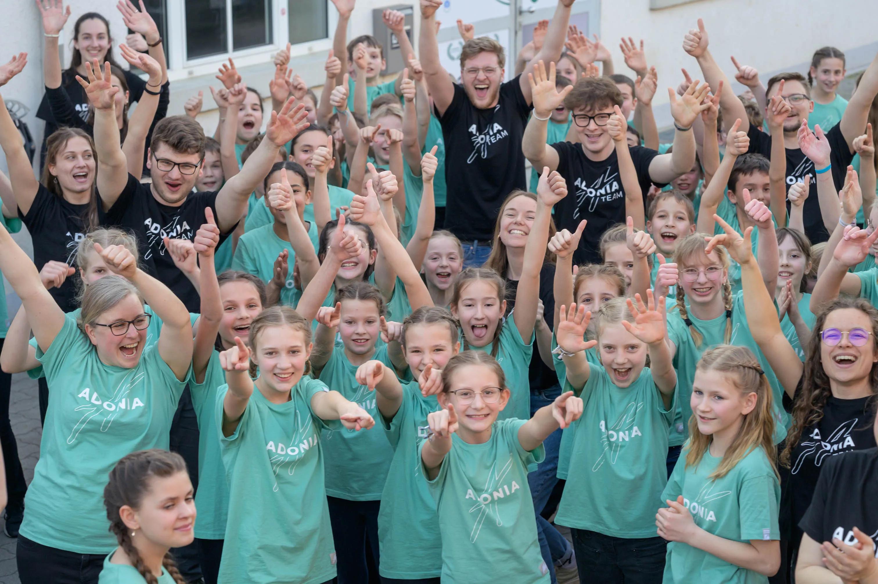 20250308_3621_Adonia_LQ