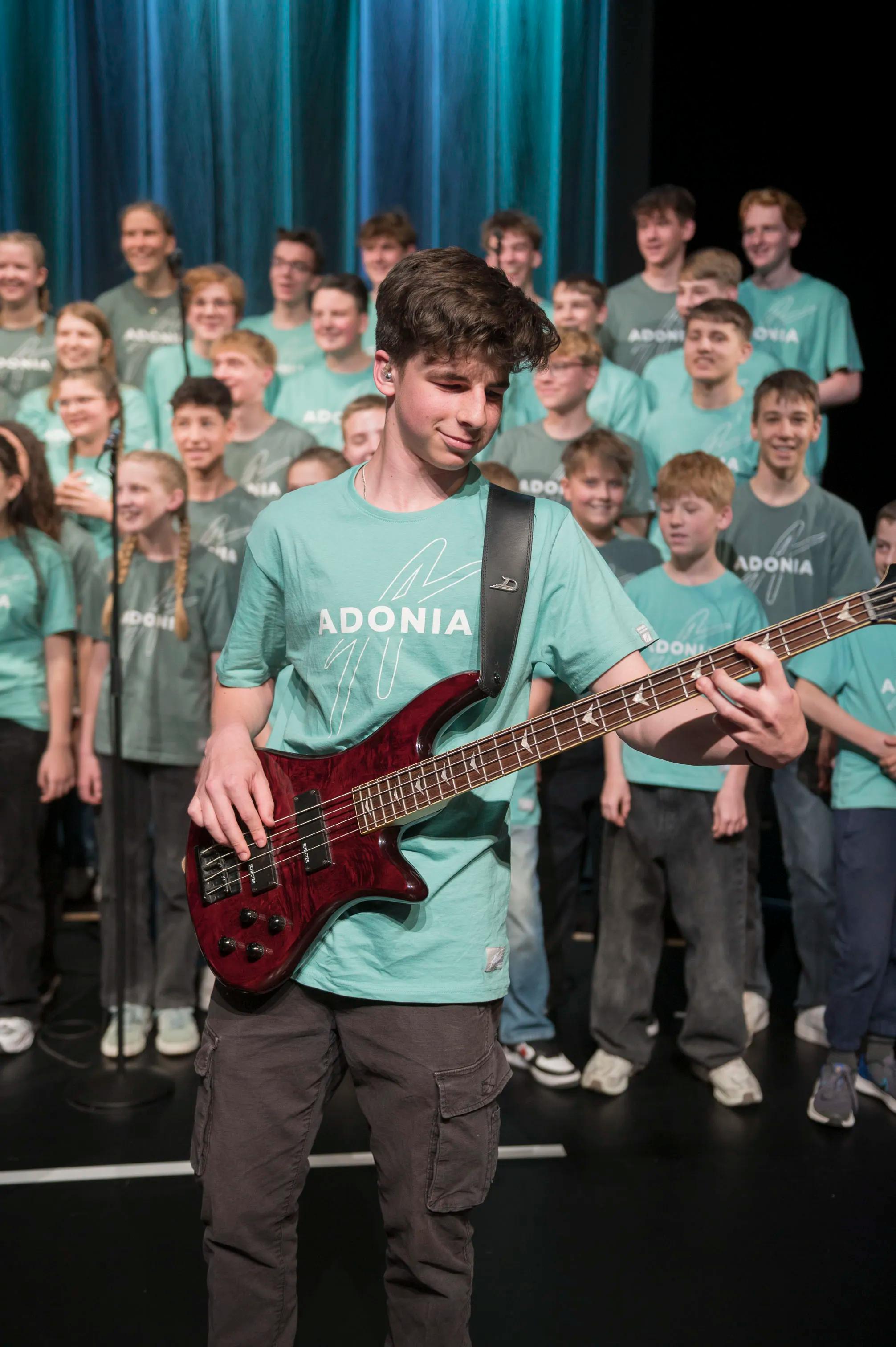 20250423_9181_Adonia_LQ-Bass