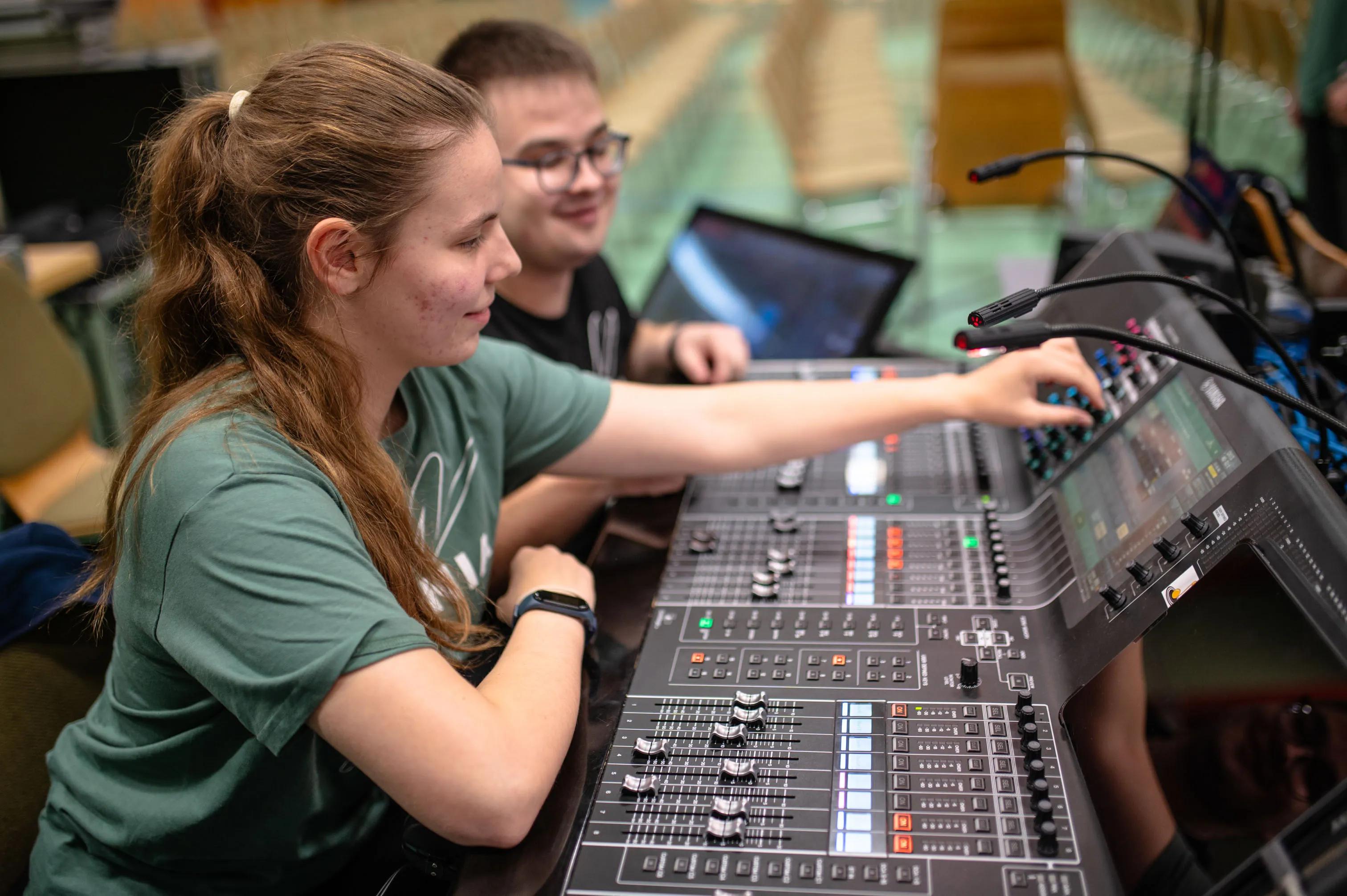 20241031_2851_Adonia_LQ