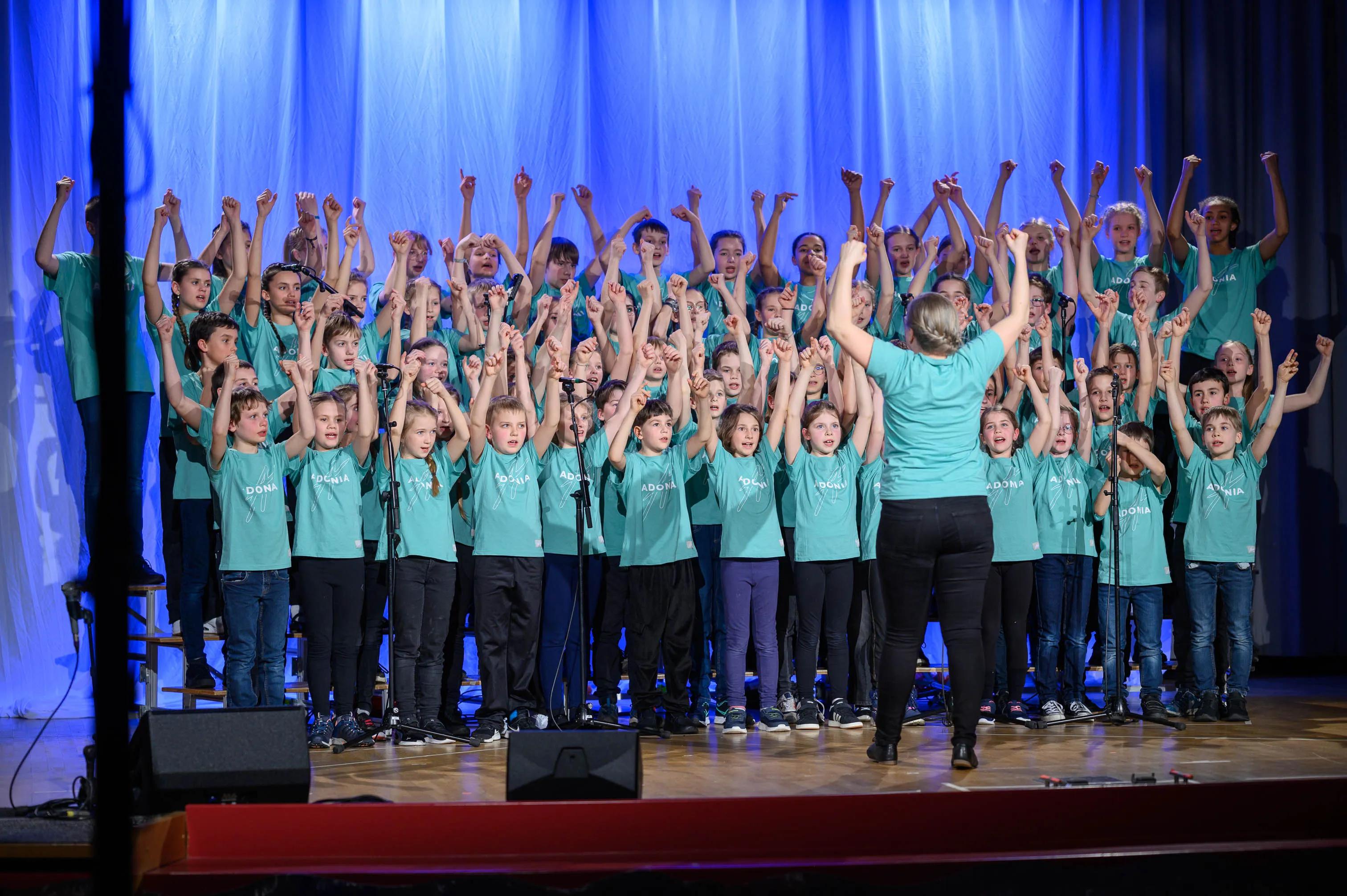 20250307_1549_Adonia_LQ