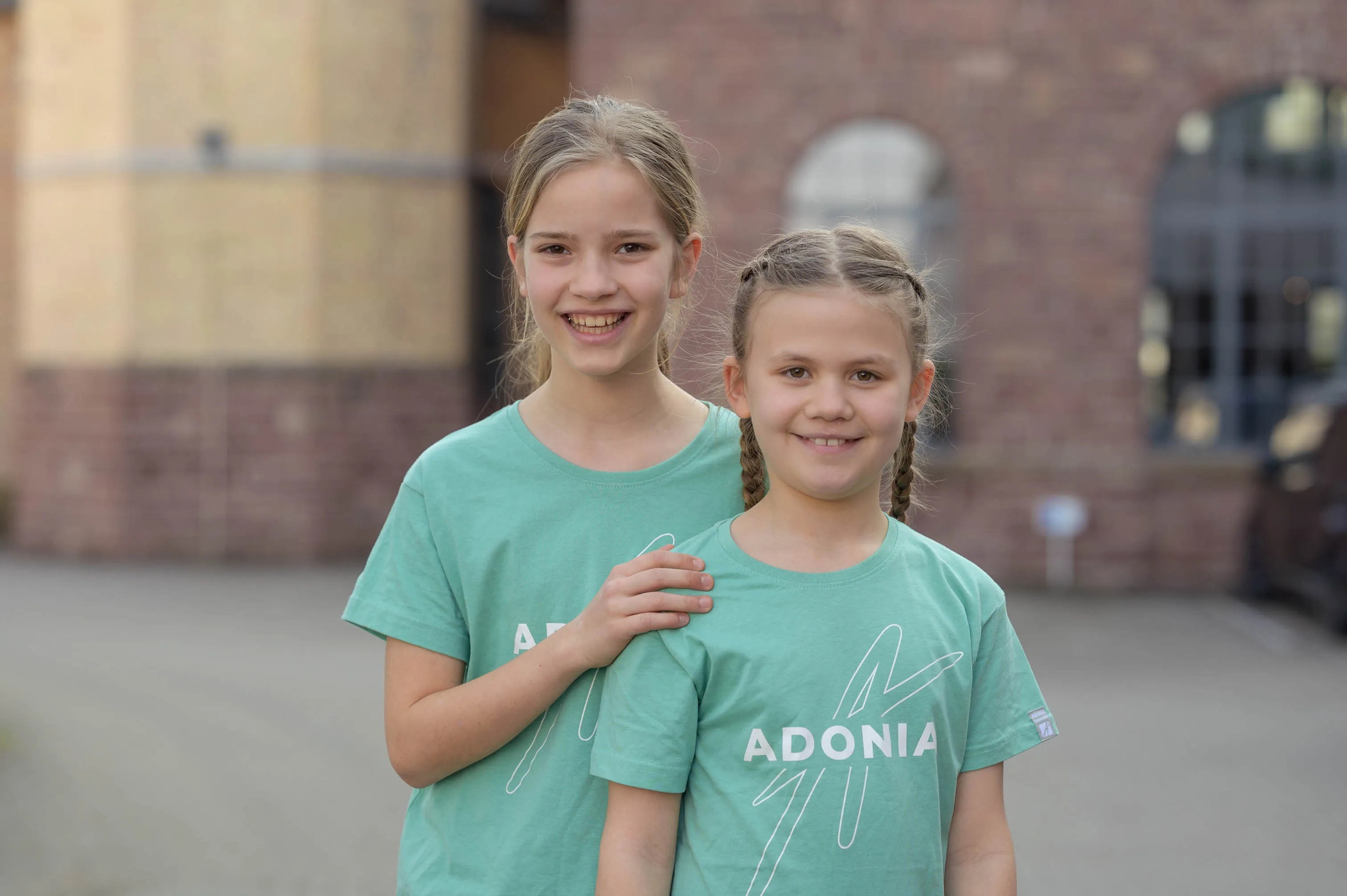 20250308_1730_Adonia_LQ