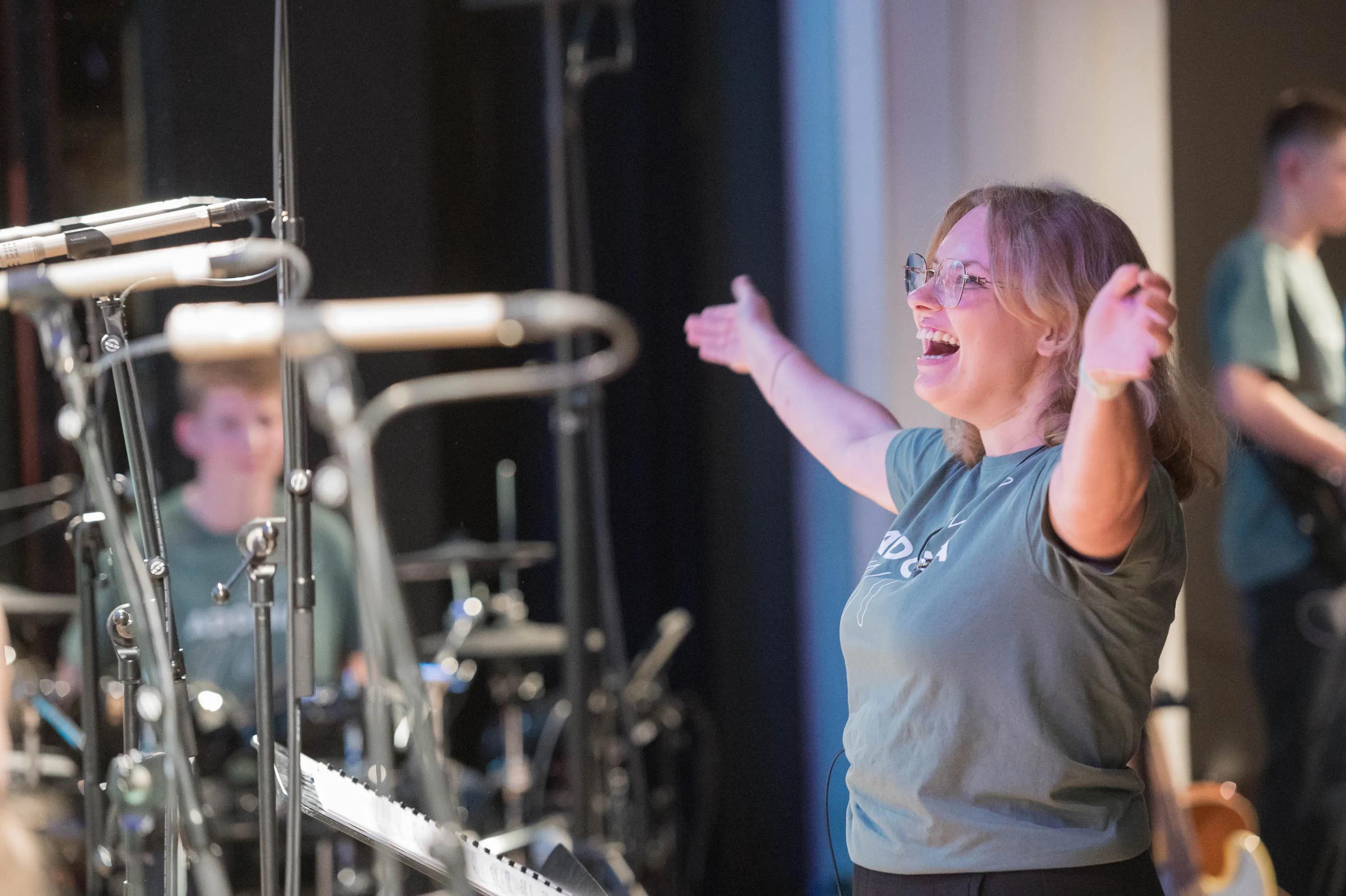 20250418_6047_Adonia_LQ