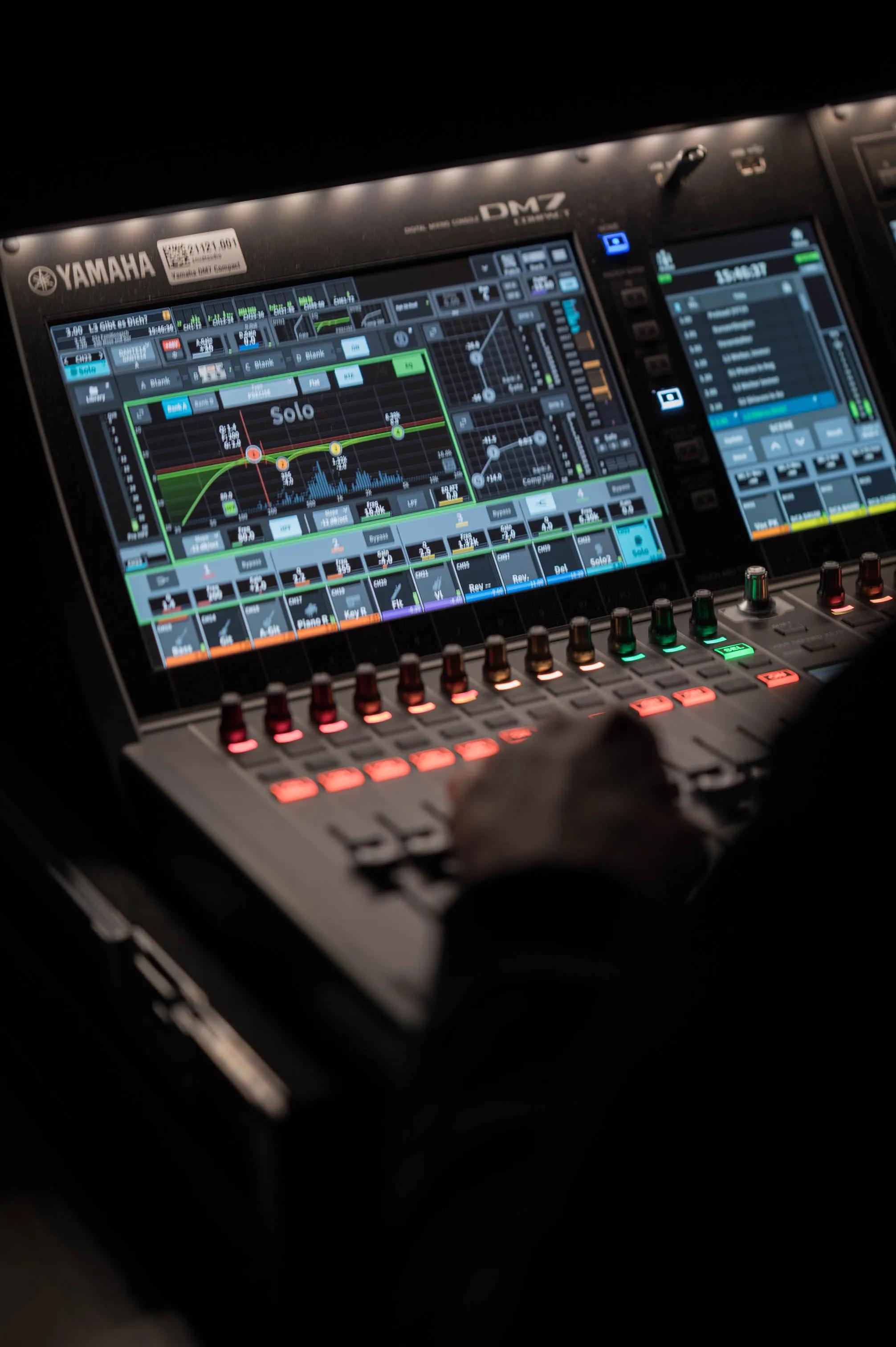 20250423_8259_Adonia_LQ