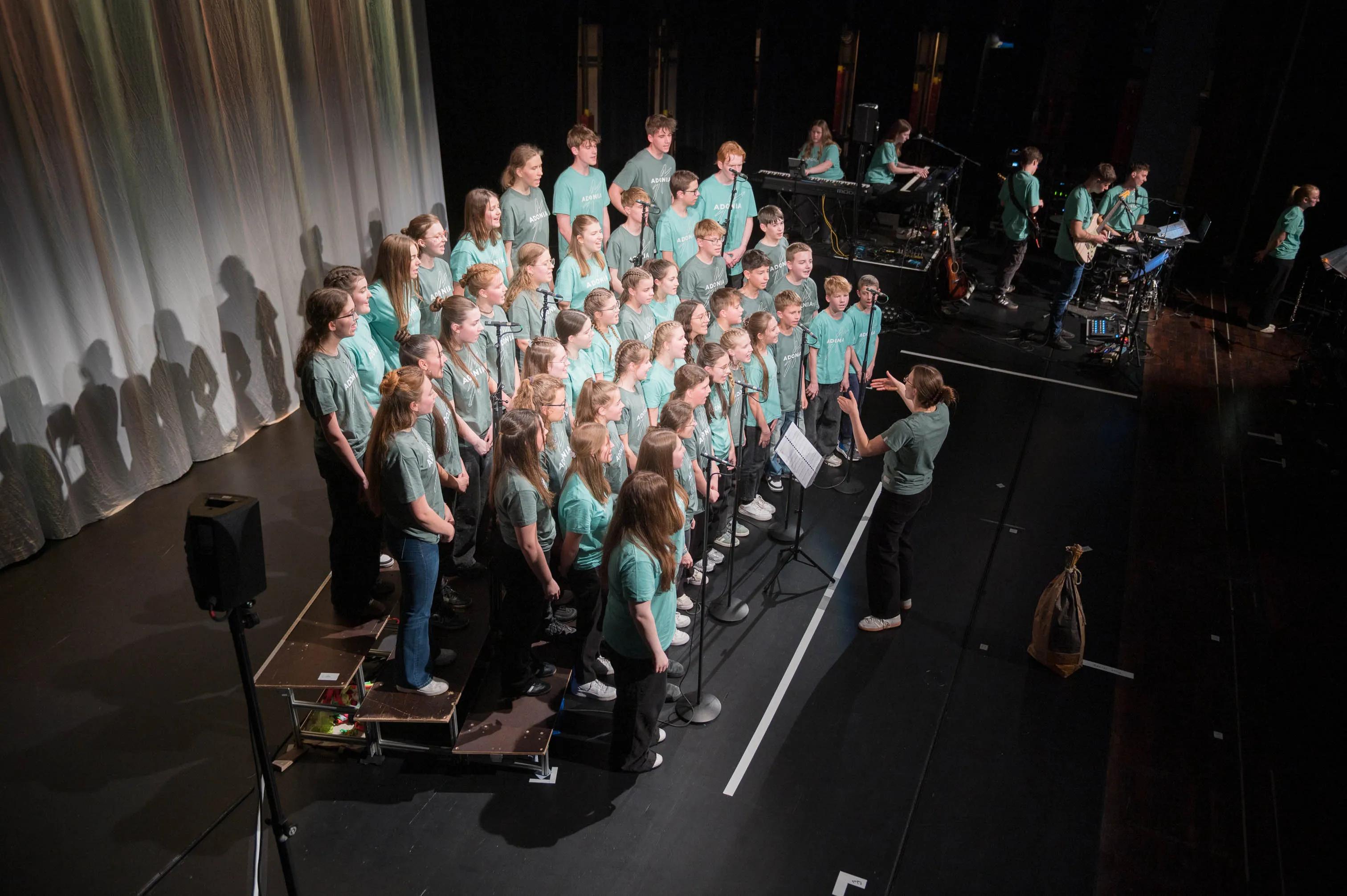 20250423_9408_Adonia_LQ