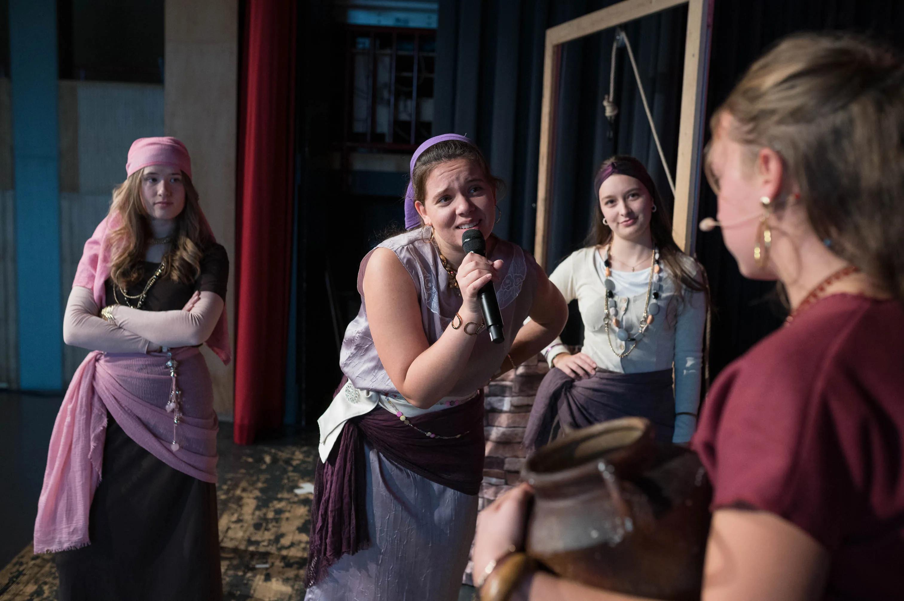 20251029_2622_Adonia_LQ