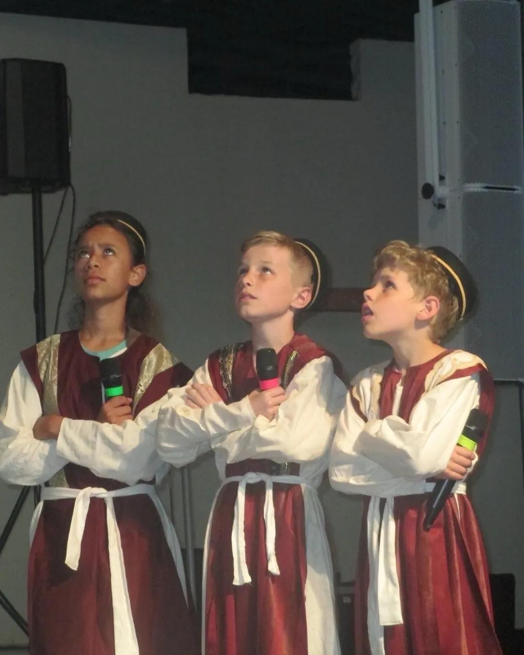 J03_f9eeaed3a447bf754586ceb05eec43070d4362203