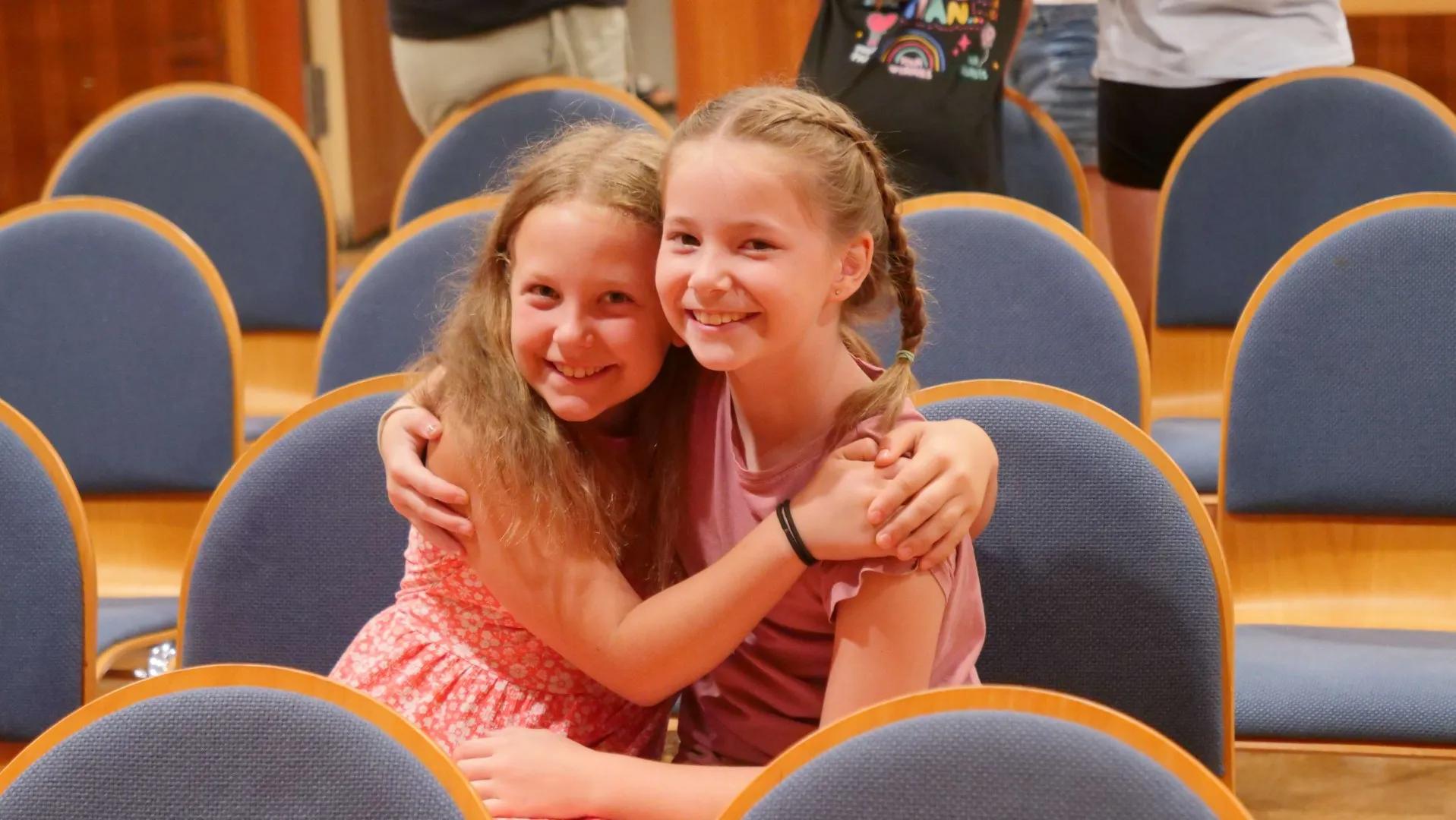 J09_606eaaa2fc3ff943f35ef5f59972696b48288d031a5790430e462120de305b8a